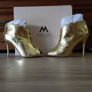 Shoedazzle Madison Maddeline Gold Stiletto Peep-Toe Scalloped Edge Booties 7